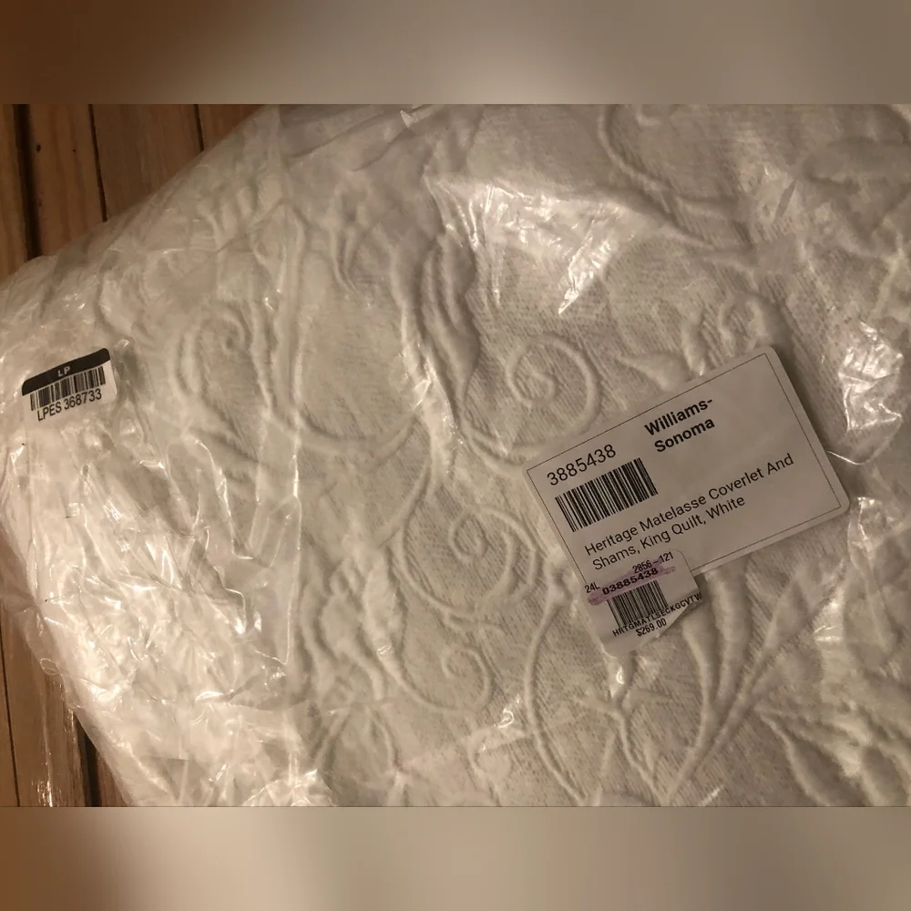 Williams Sonoma Matelasse Coverlet And Shams King Quilt NWT